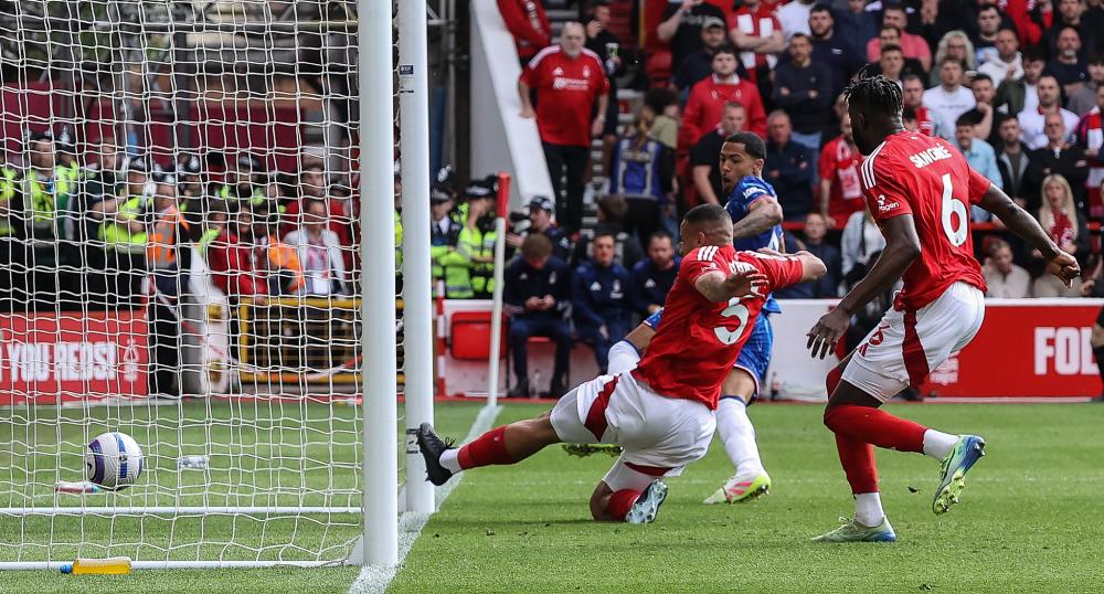 加克波伤缺数周基耶萨因病缺席，斯洛特回应球员状况