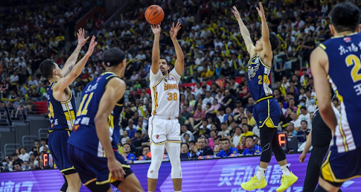 广东复仇山西，12人大名单出炉！徐杰领衔崔永熙缺席，三外援压阵