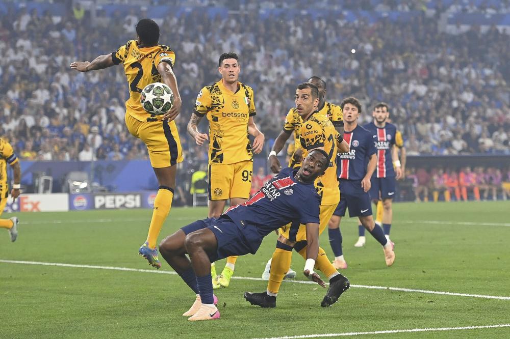 青岛伤兵满营迎常规赛！齐鲁德比争议判罚成导火索？